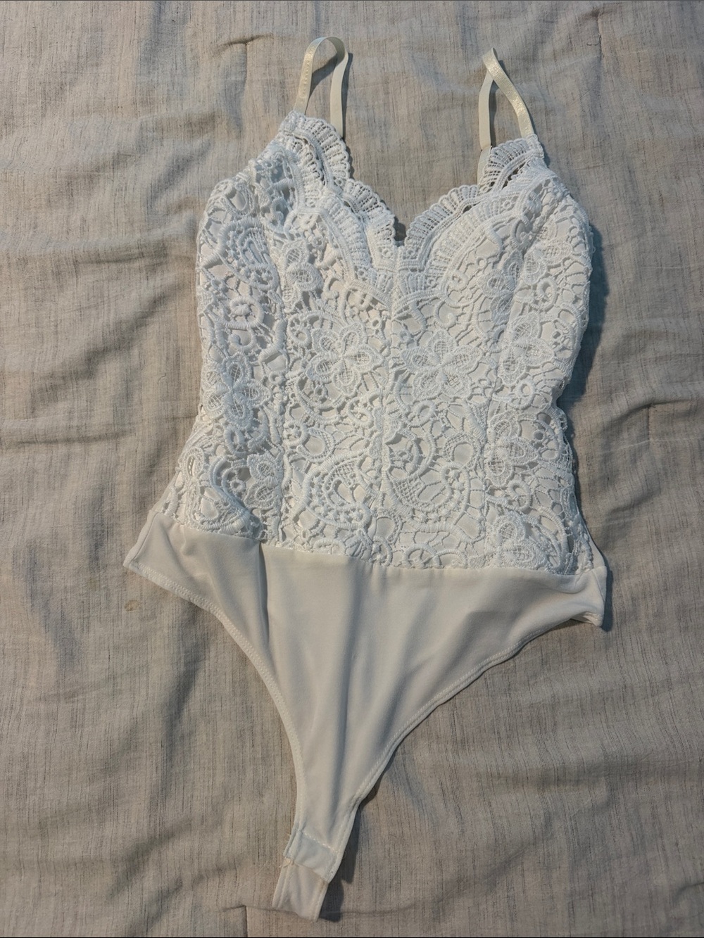iris White Lace V-Neck Bodysuit with Scalloped Trim